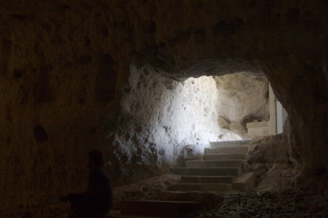 Caveof100saintsentrance