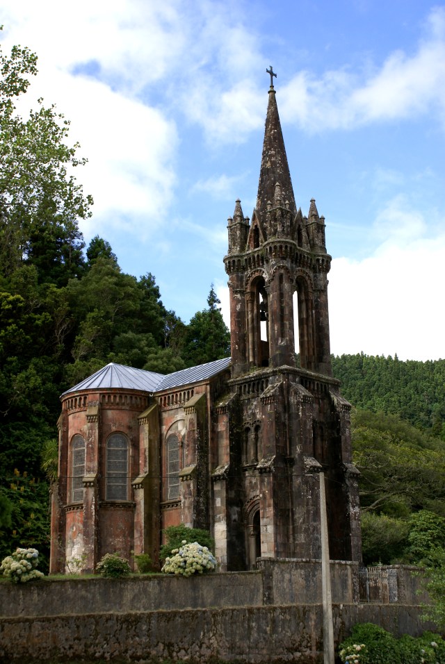 Capela_de_Nossa_Senhora_das_Vitórias,_(Ermida_de_José_do_Canto),_fachada,_Lagoa_das_Furnas,_ilha_de_São_Miguel,_Açores